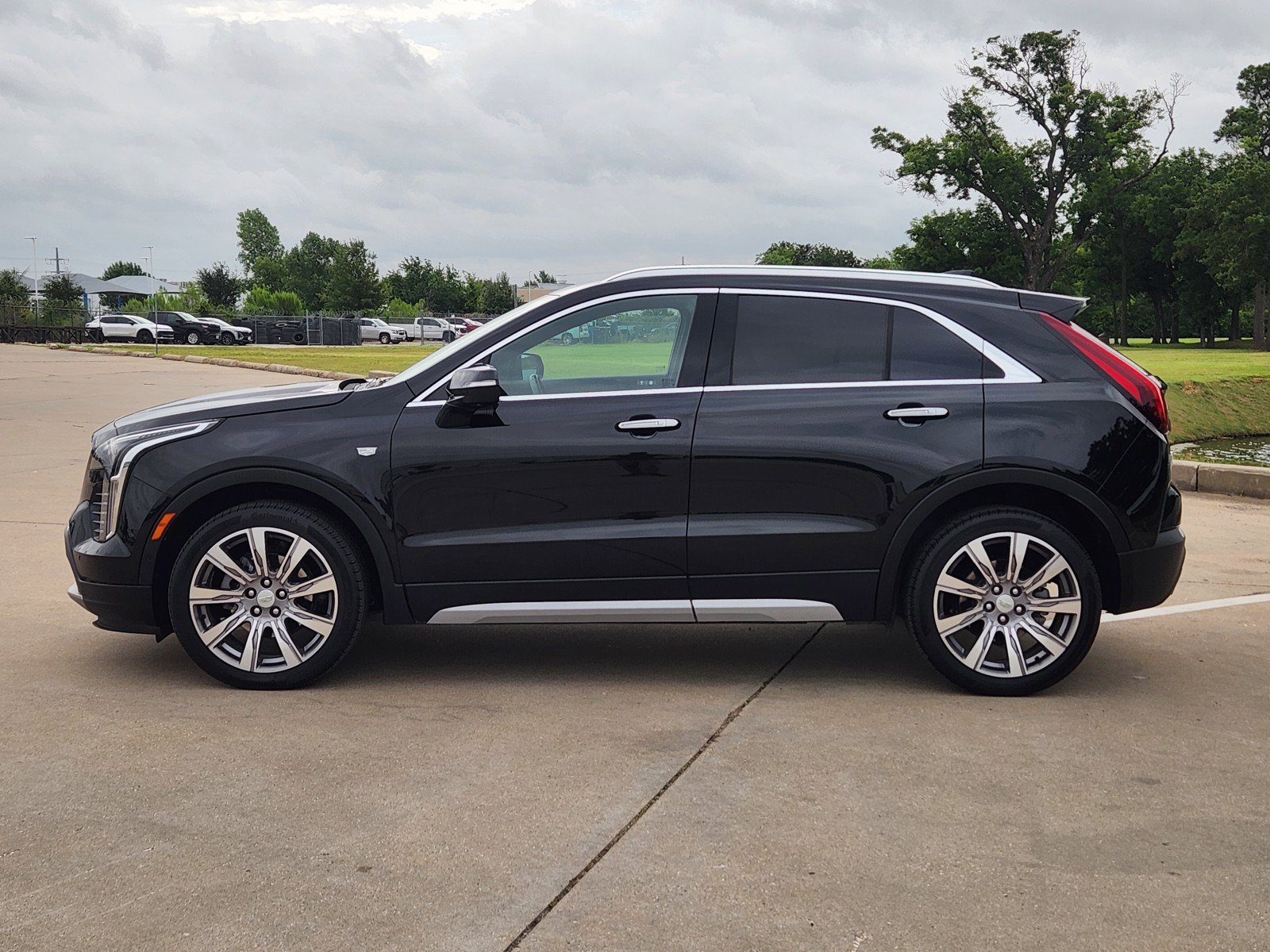 Certified 2023 Cadillac XT4 Premium Luxury w/ Enhanced Visibility Package FWD image 3