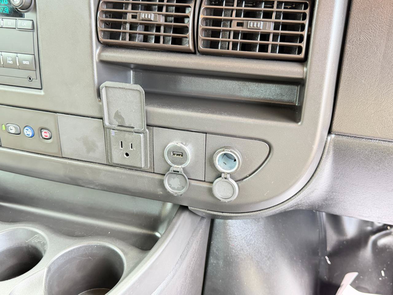 Used 2019 GMC Savana 3500 RWD image 43
