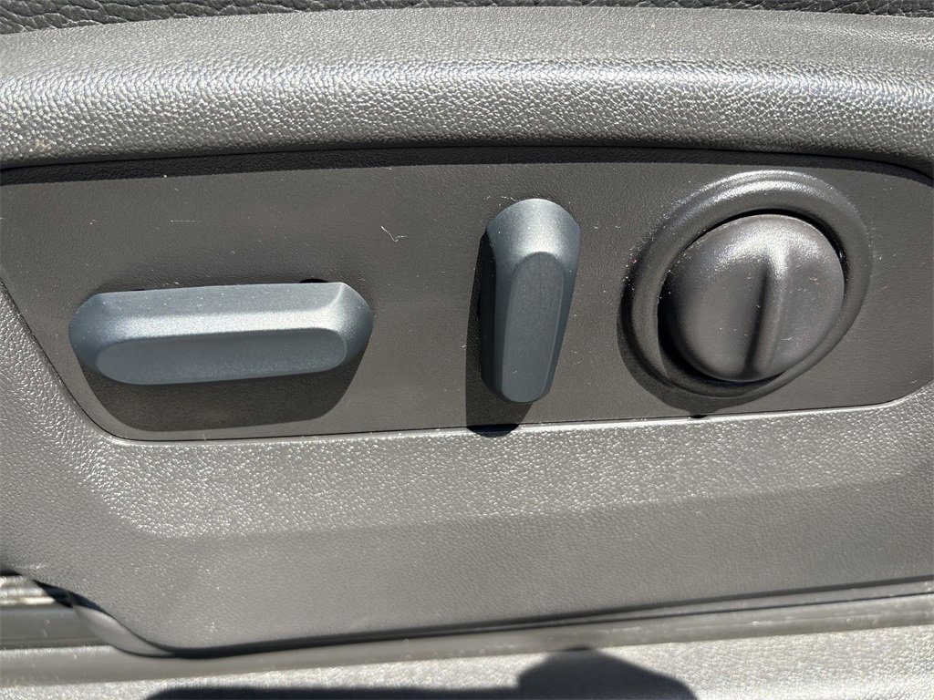 Used 2023 GMC Sierra 3500 Denali w/ Denali Ultimate Package image 12