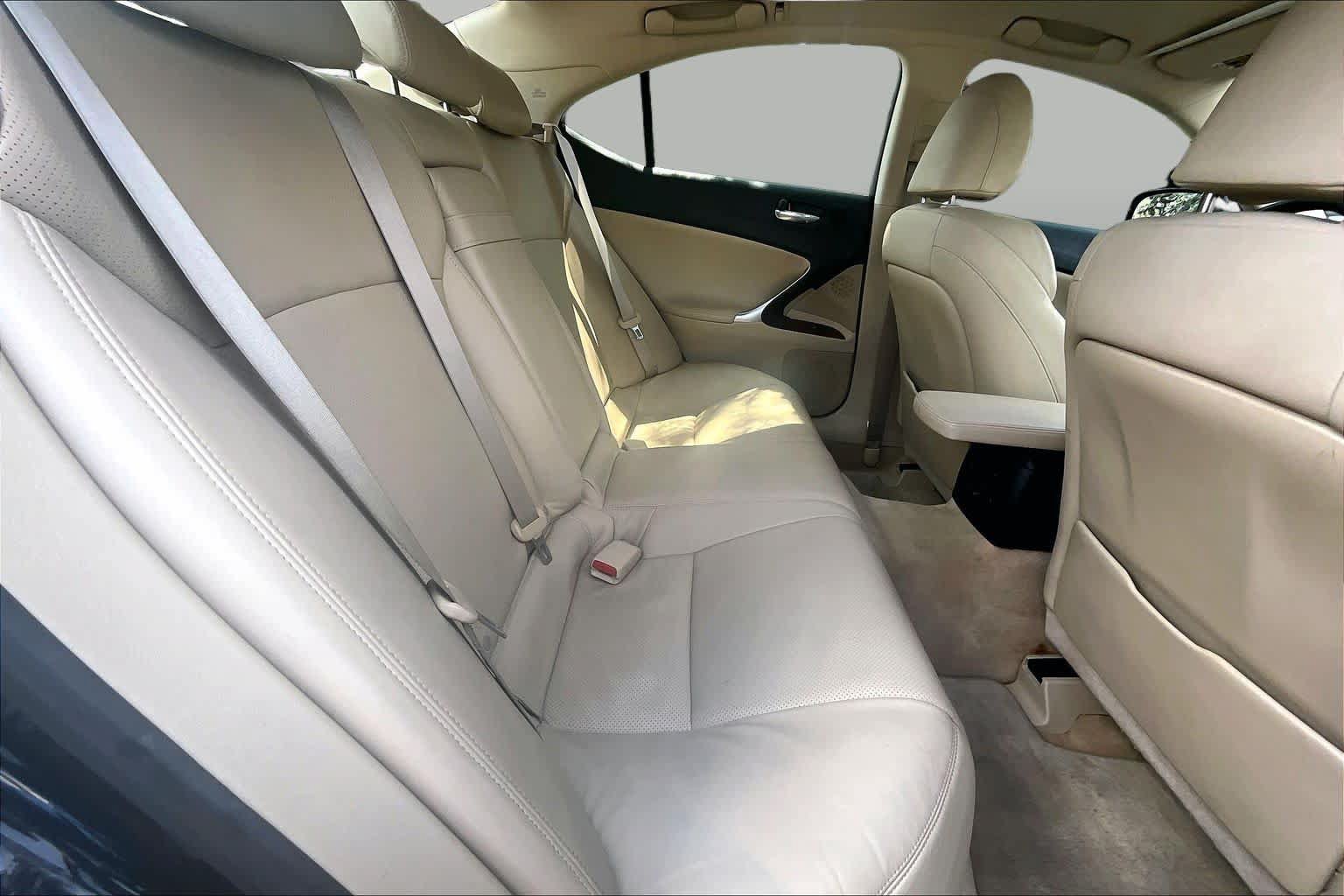 Used 2007 Lexus IS 250 w/ Premium Pkg RWD image 19