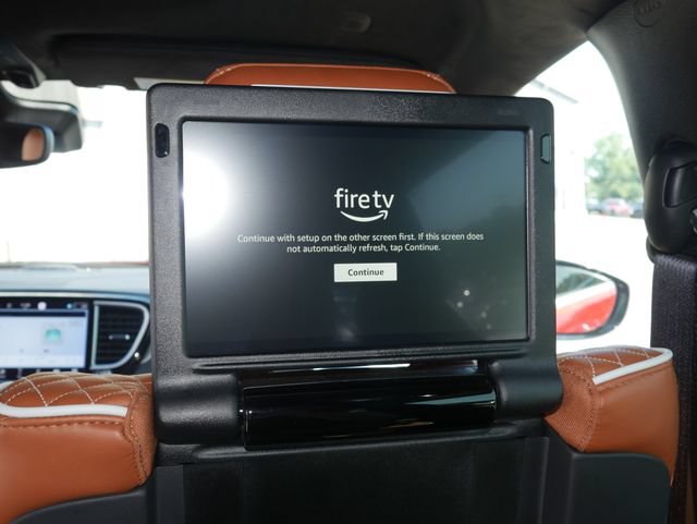 Used 2025 Chrysler Pacifica Pinnacle FWD image 29