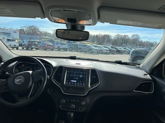 Used 2019 Jeep Cherokee Trailhawk w/ Cold Weather Group image 19