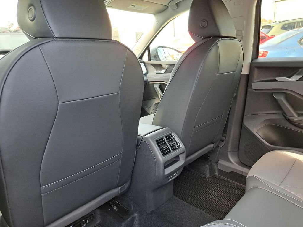 New 2026 Volkswagen Tiguan SE image 15