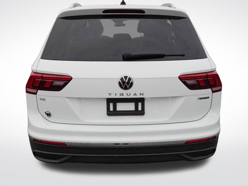 Used 2022 Volkswagen Tiguan SE w/ Panoramic Sunroof Package image 6