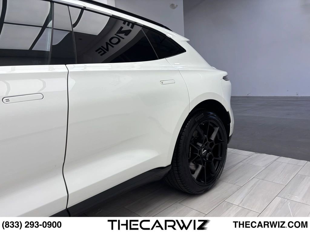 Used 2021 Aston Martin DBX AWD/4WD image 17