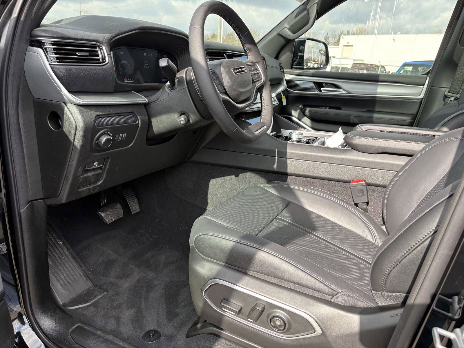 New 2026 Jeep Grand Wagoneer L Limited w/ Premium Group II image 17