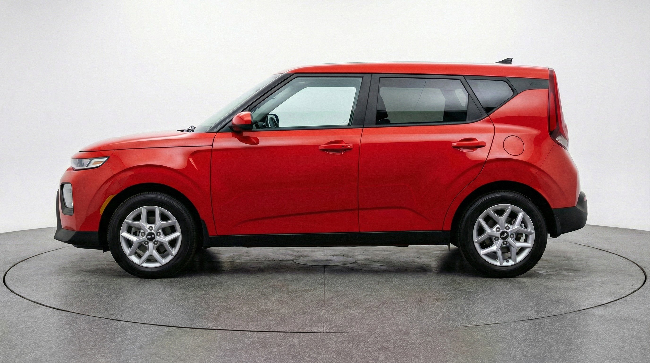 Used 2025 Kia Soul LX w/ LX Technology Package image 5