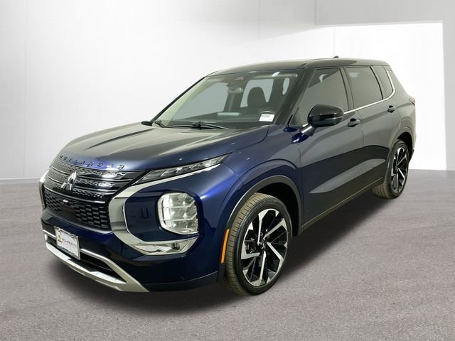 Used 2022 Mitsubishi Outlander SE image 1