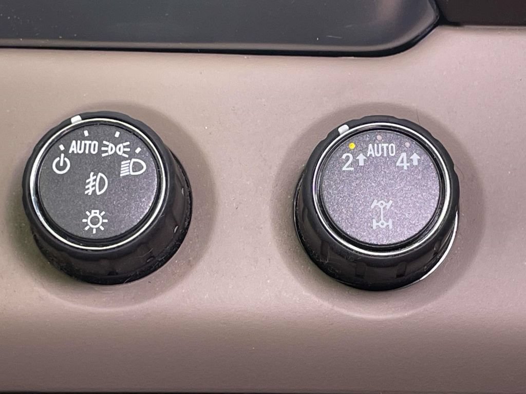 Used 2020 Chevrolet Suburban LT AWD/4WD image 35