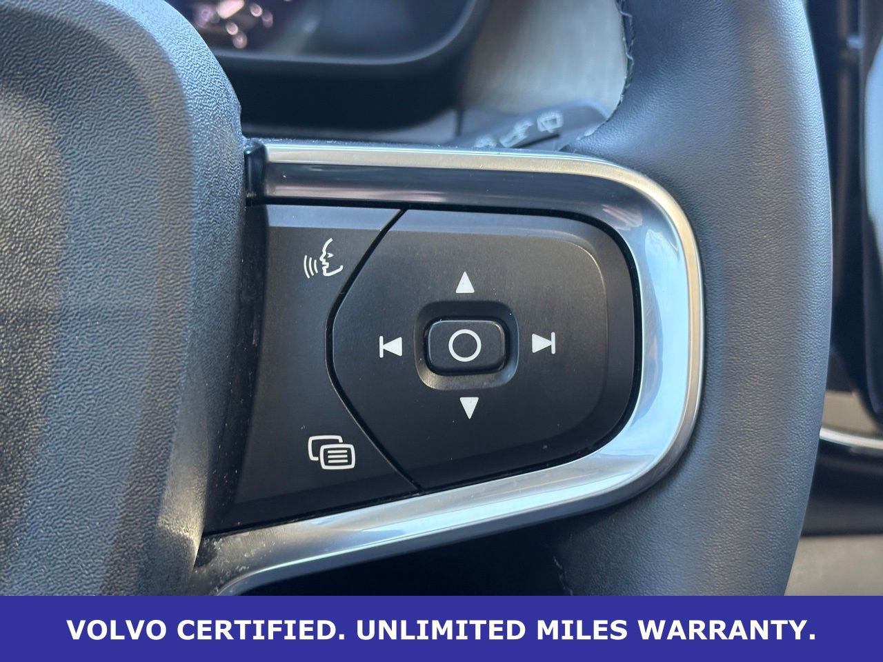 Certified 2023 Volvo XC40 B5 Plus w/ Protection Package Premier image 18