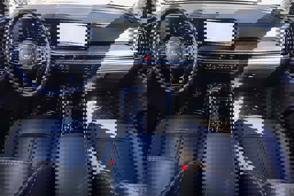 Certified 2024 Kia Sorento SX image 11