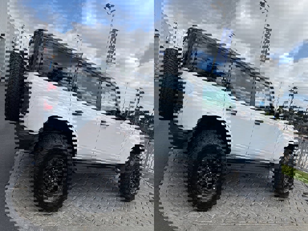 New 2025 Ford Bronco Raptor image 2