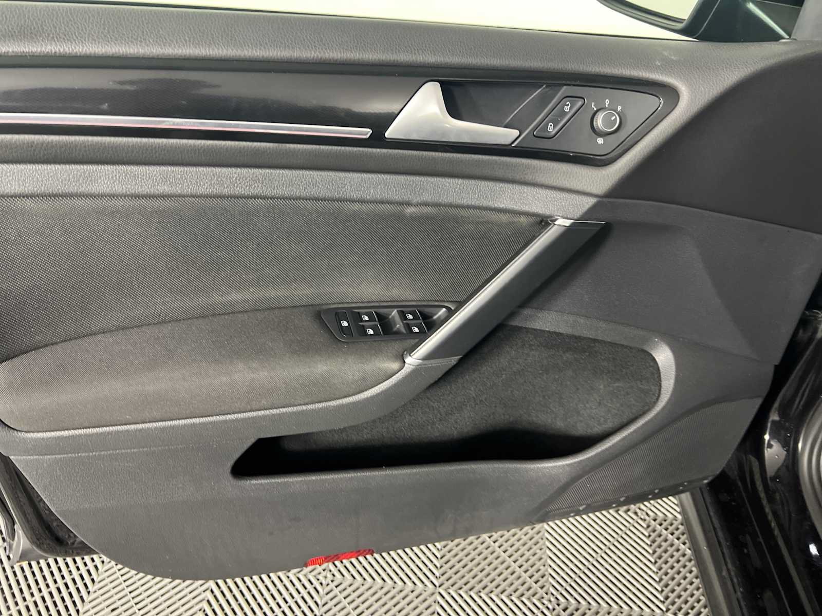 Used 2017 Volkswagen GTI S FWD image 10