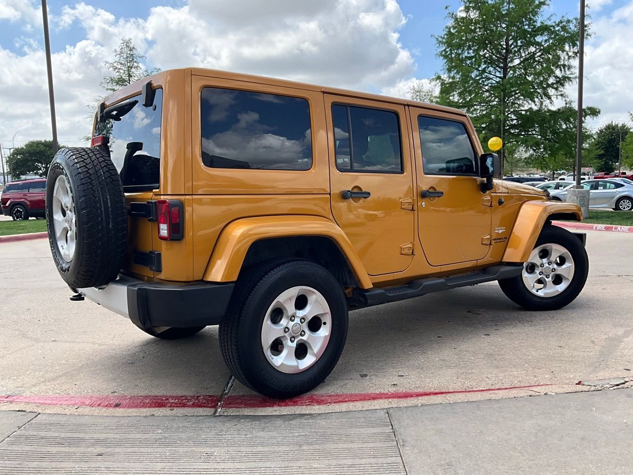 Used 2014 Jeep Wrangler Unlimited Sahara w/ Connectivity Group AWD/4WD image 6