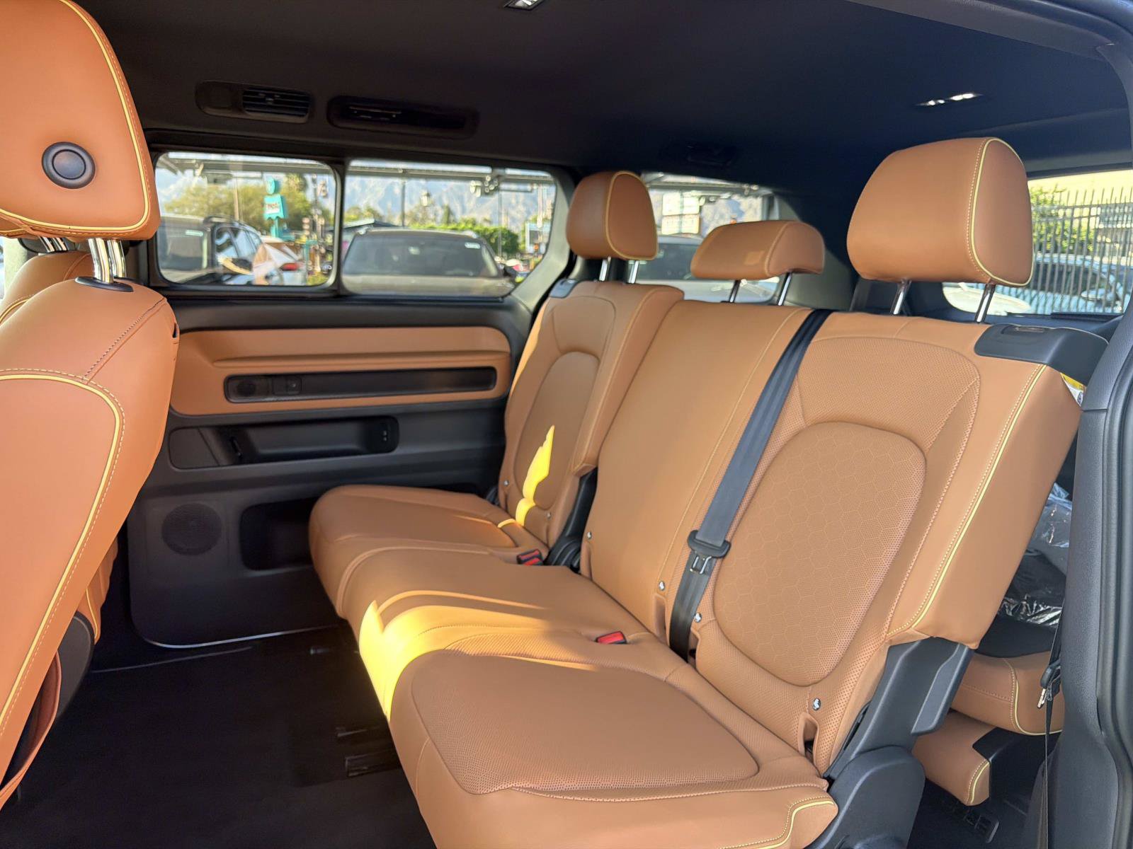 Certified 2025 Volkswagen ID. Buzz Pro S w/ Cupholders Package RWD image 10