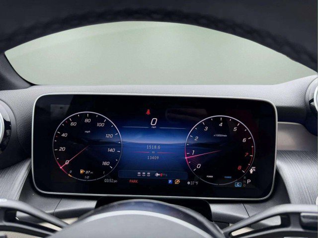 Used 2025 Mercedes-Benz GLC 300 4MATIC image 10