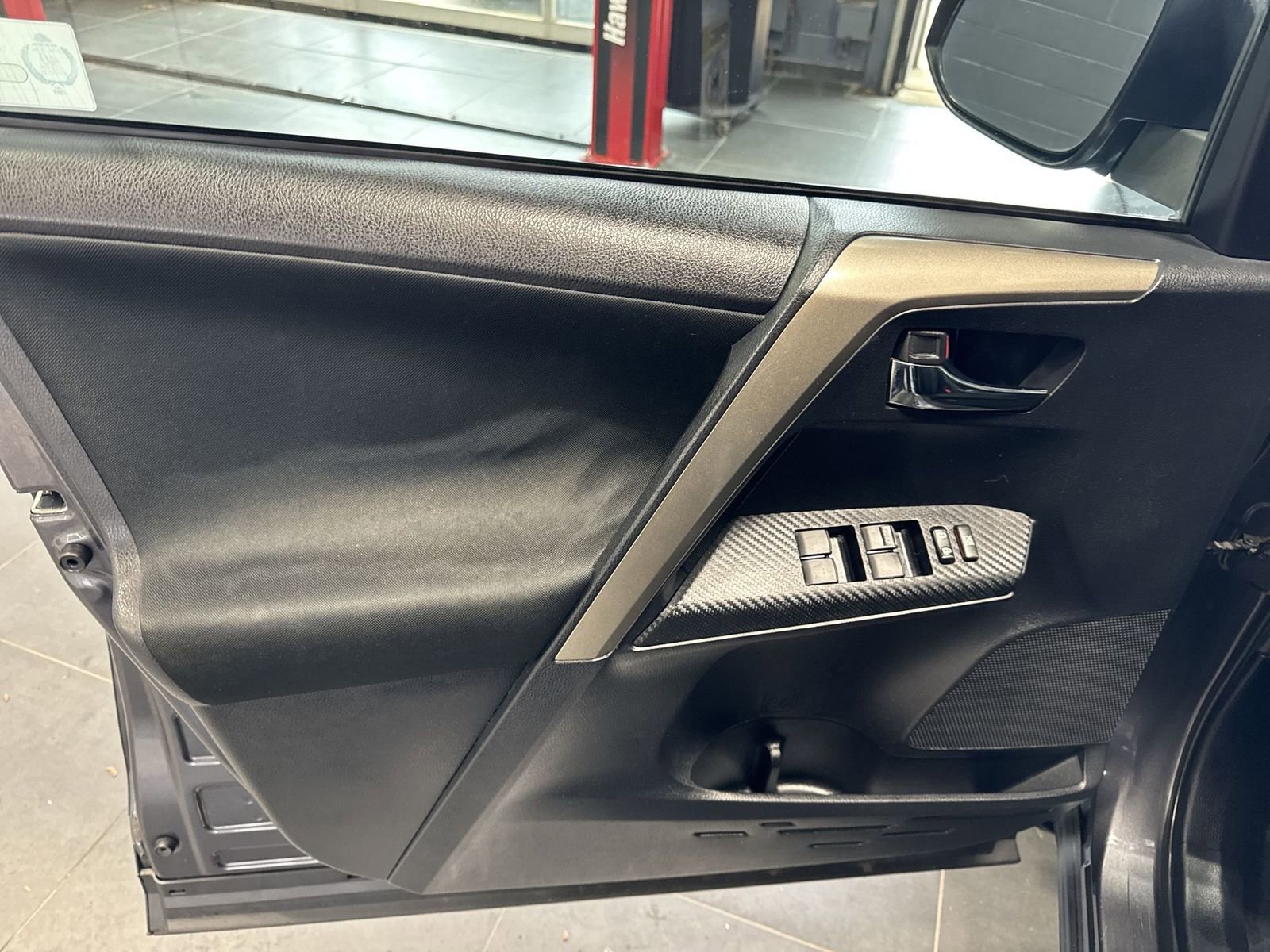 Used 2014 Toyota RAV4 XLE AWD/4WD image 25