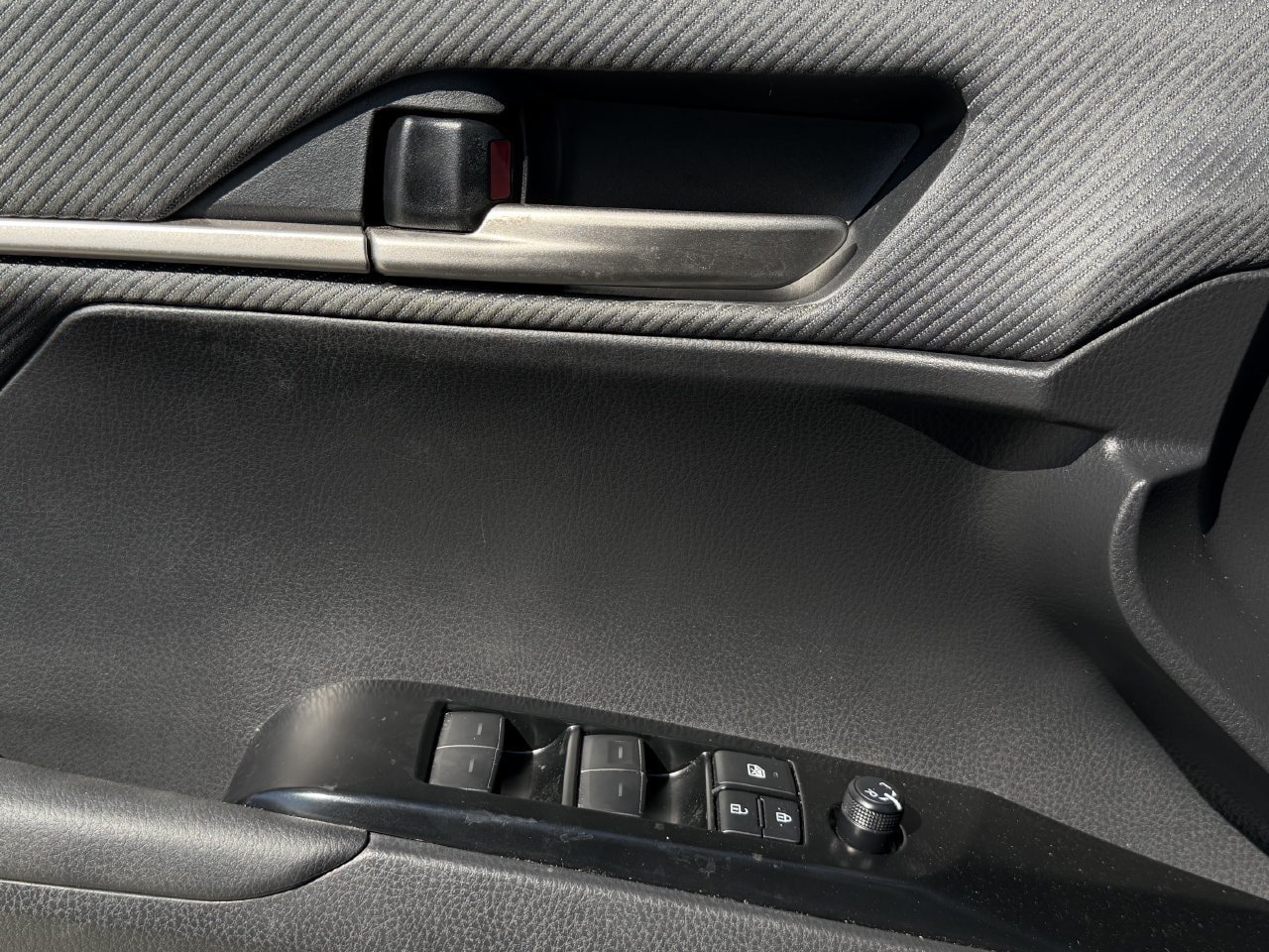 Used 2025 Toyota Camry SE FWD image 21