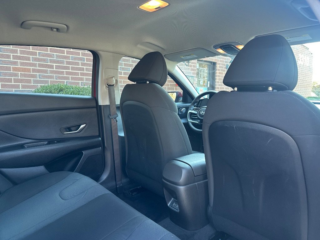 Used 2024 Hyundai Elantra SE image 16