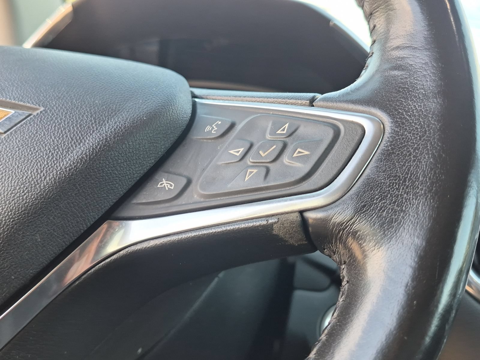 Used 2018 Chevrolet Equinox LT FWD image 25