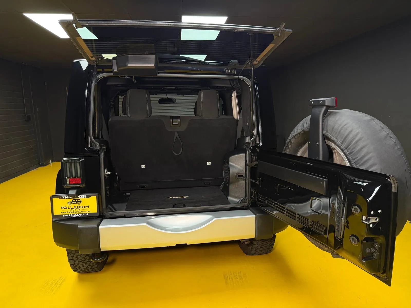 Used 2014 Jeep Wrangler Sahara w/ Connectivity Group image 12