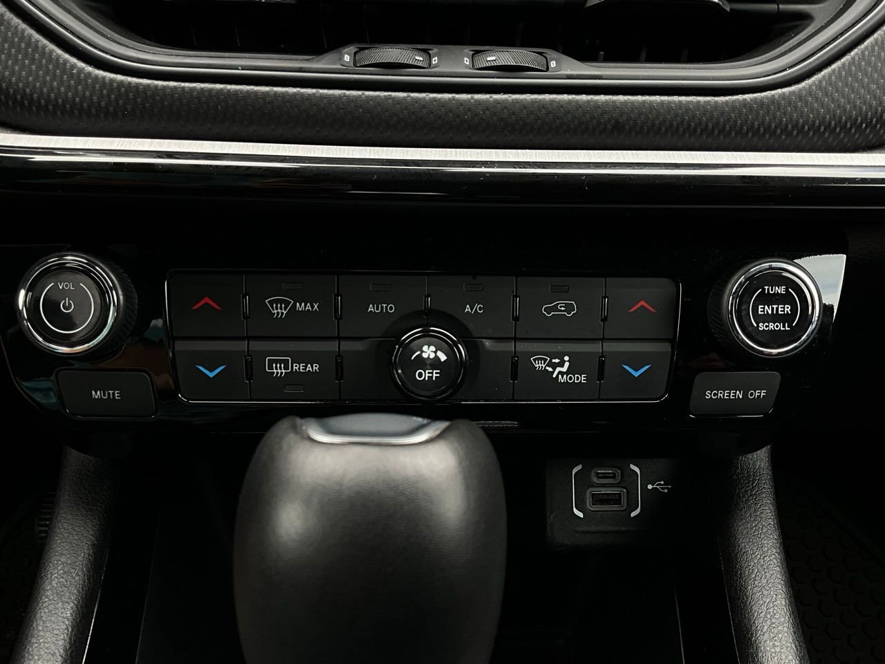 Used 2025 Jeep Compass Trailhawk image 27