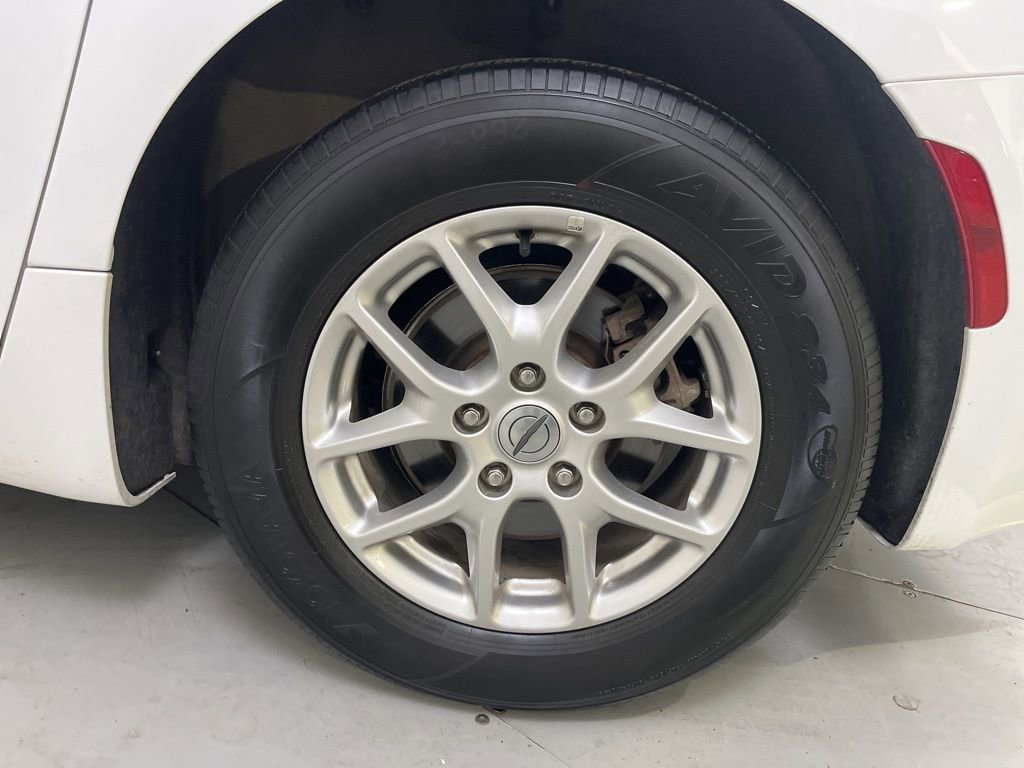 Used 2024 Chrysler Pacifica Touring-L image 16