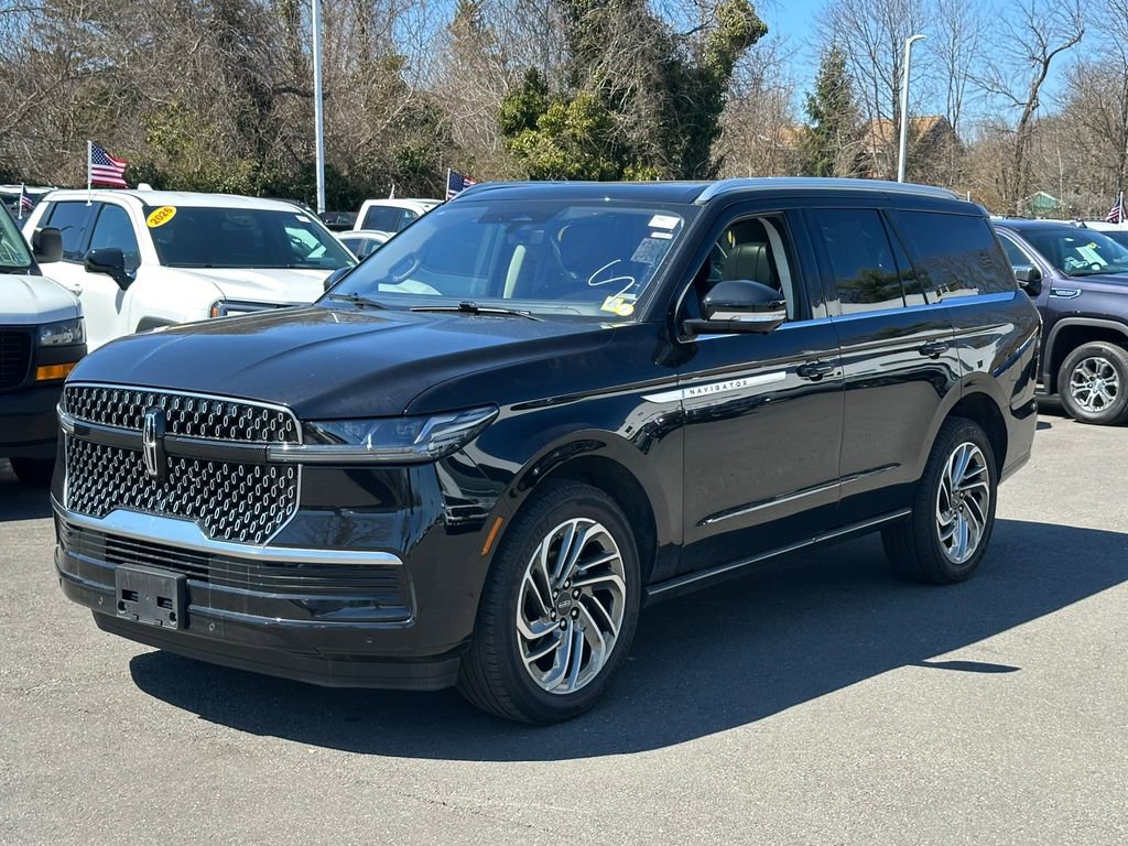 Used 2025 Lincoln Navigator Reserve AWD/4WD image 8
