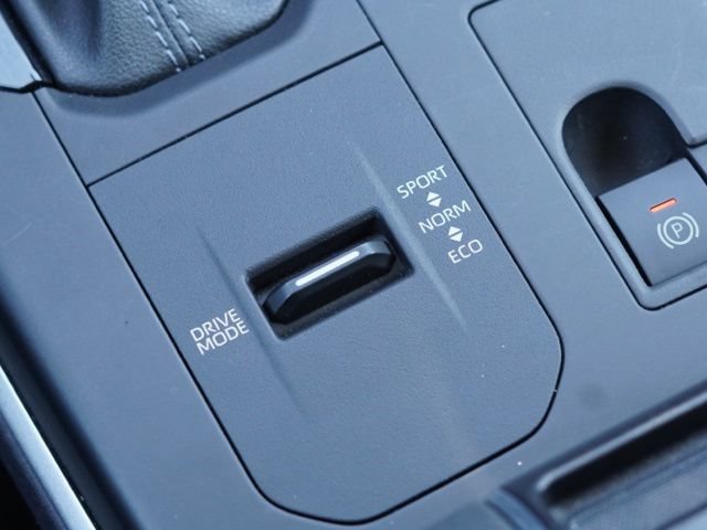 Certified 2023 Toyota Highlander XLE FWD image 31
