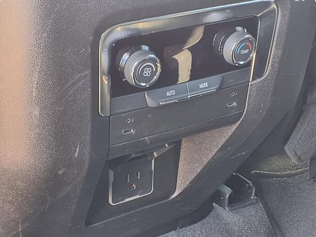 Used 2025 Chevrolet Suburban Z71 AWD/4WD image 22
