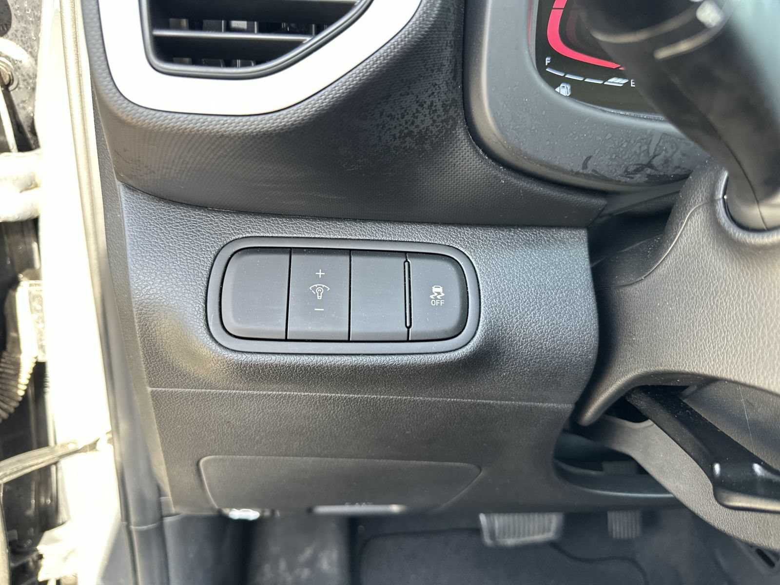 Used 2024 Hyundai Venue Limited FWD image 18