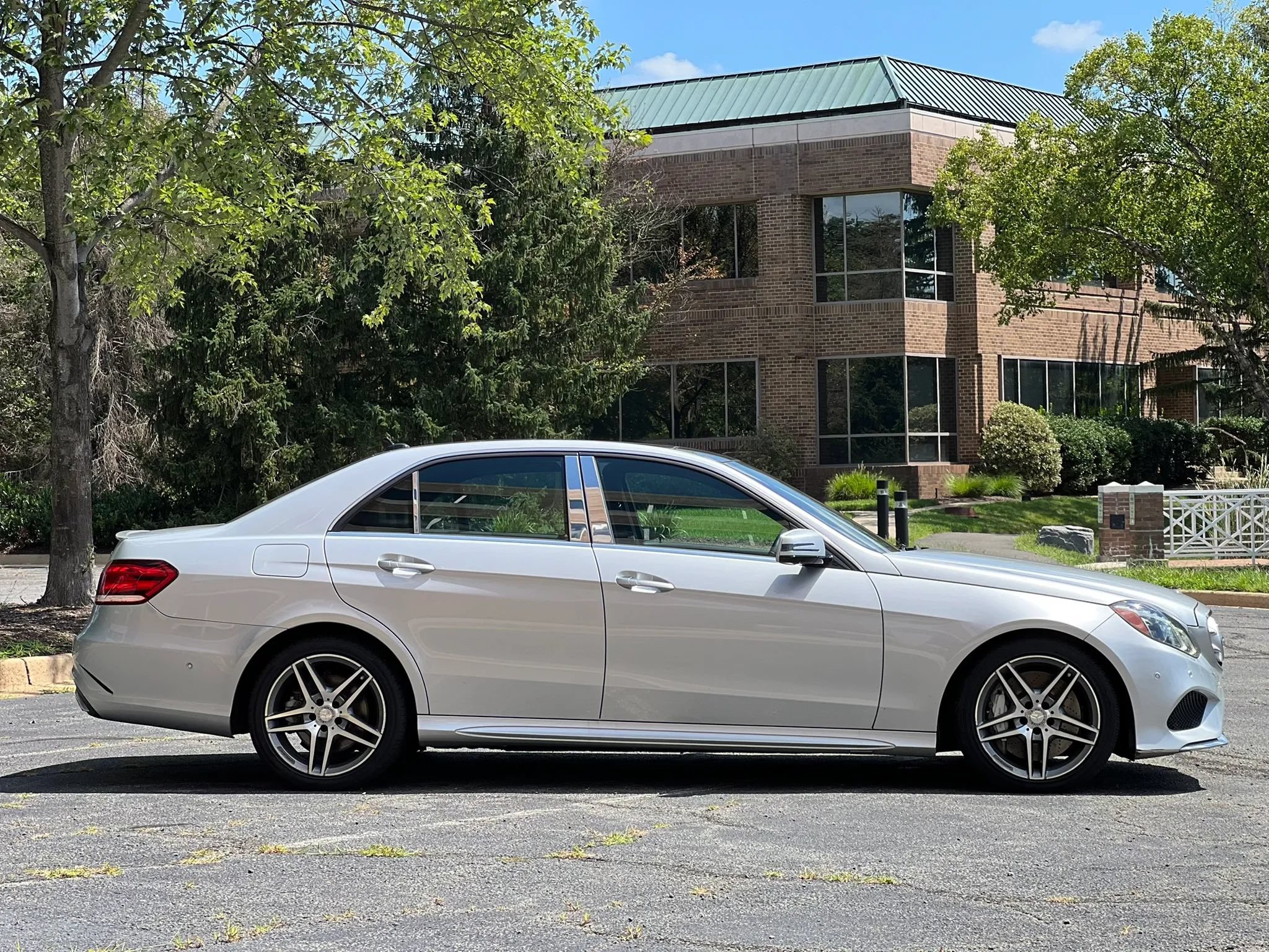 Used 2014 Mercedes-Benz E 550 4MATIC Sedan w/ Premium 1 Package image 6