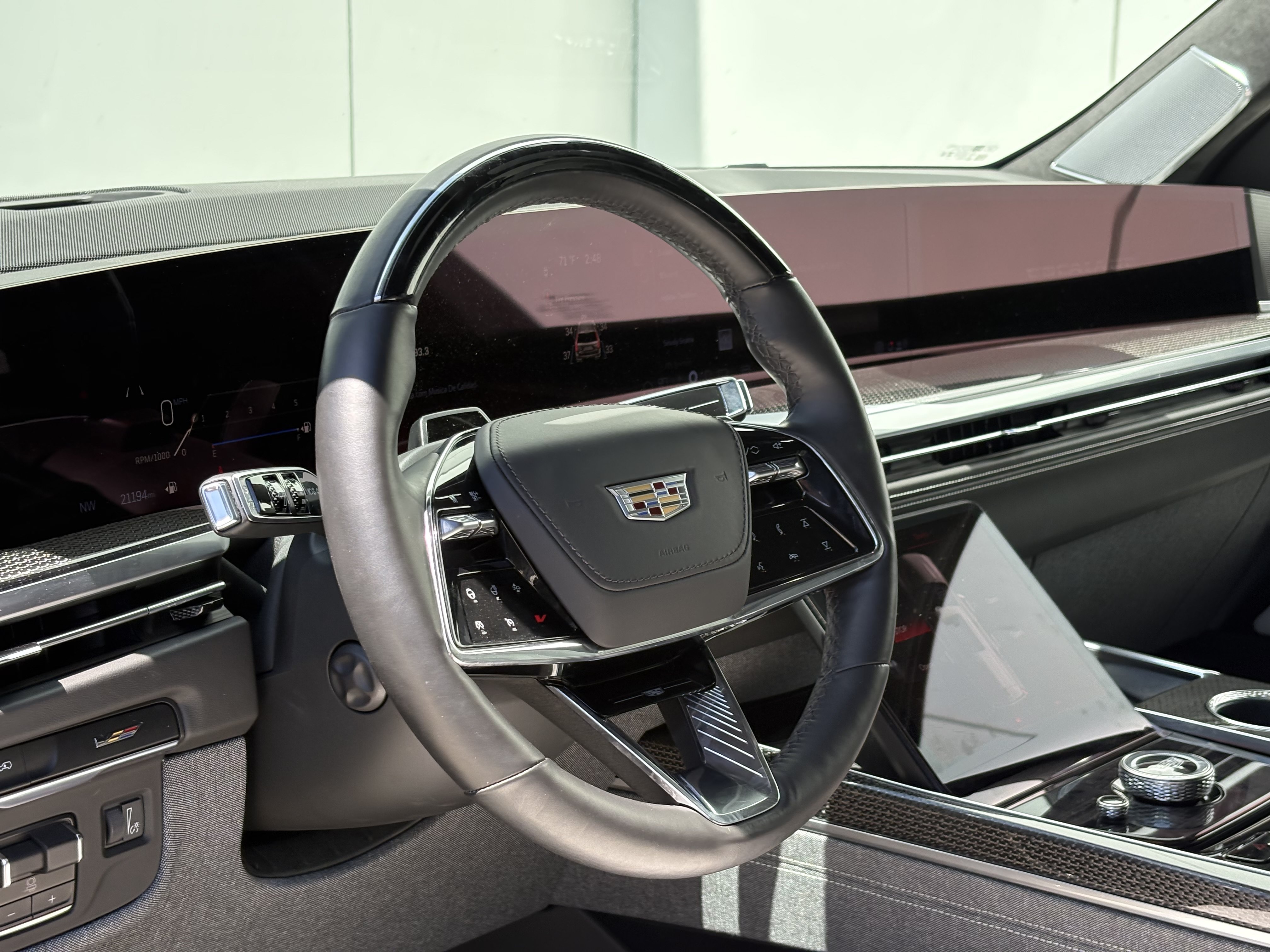 Certified 2025 Cadillac Escalade ESV V AWD/4WD image 19