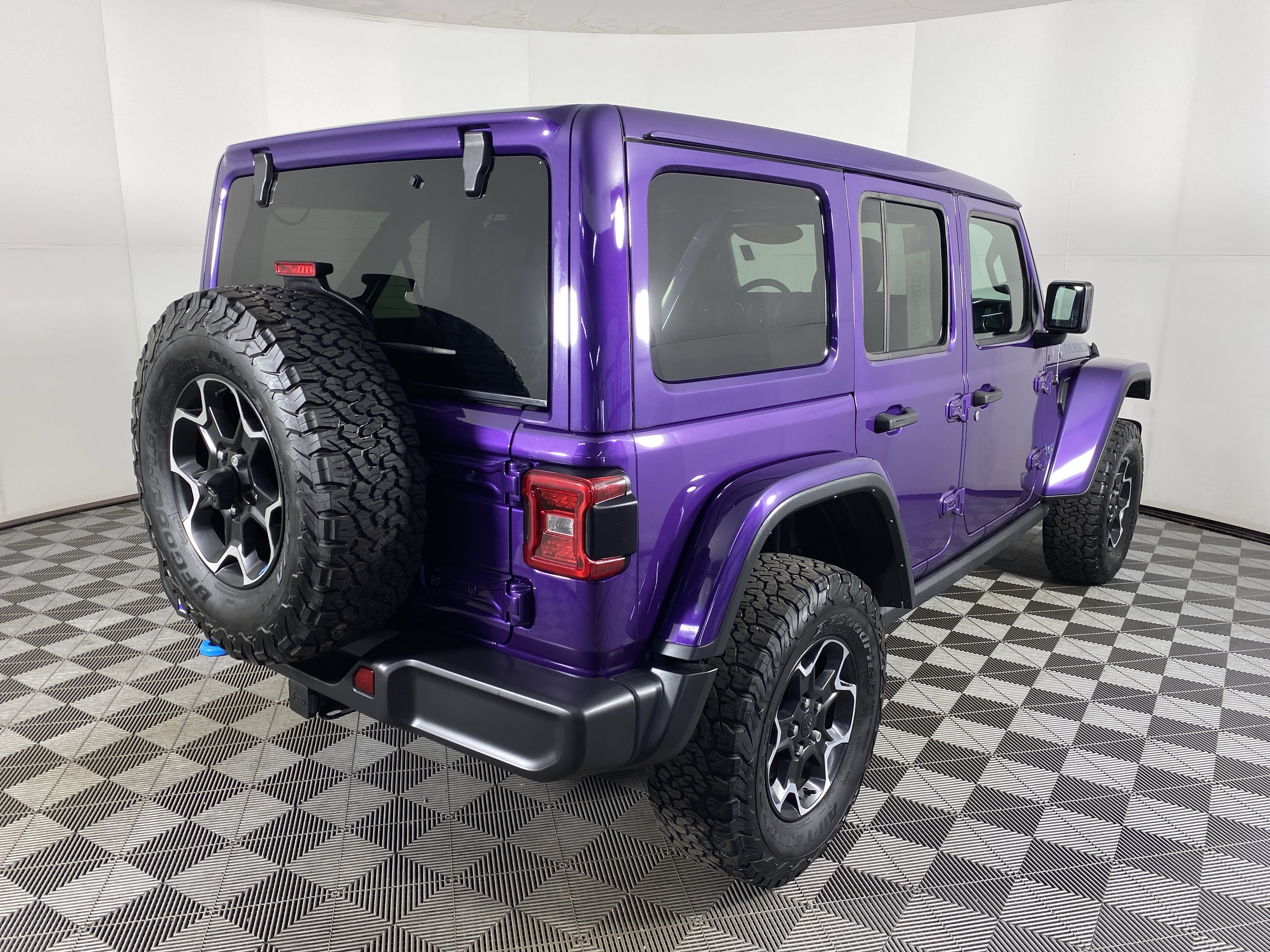 Used 2023 Jeep Wrangler Unlimited Rubicon 4xe w/ Cold Weather Group image 9