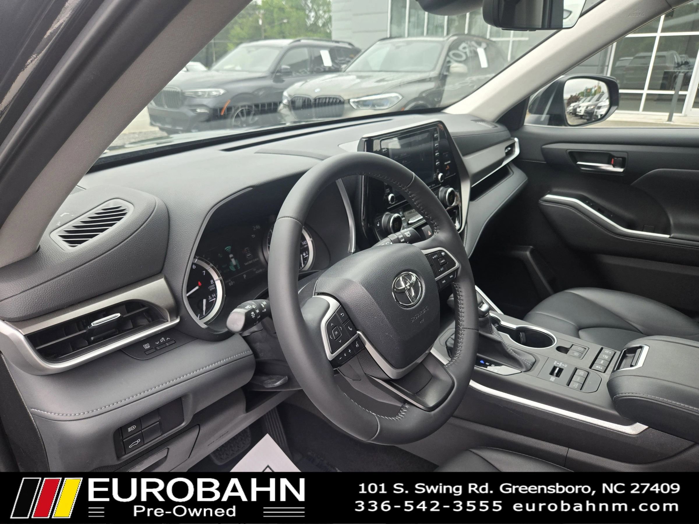 Used 2022 Toyota Highlander XLE AWD/4WD image 7