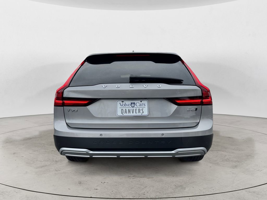 Certified 2025 Volvo V90 B6 Cross Country Plus image 4