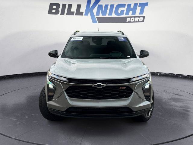 Used 2025 Chevrolet Trax RS FWD image 8