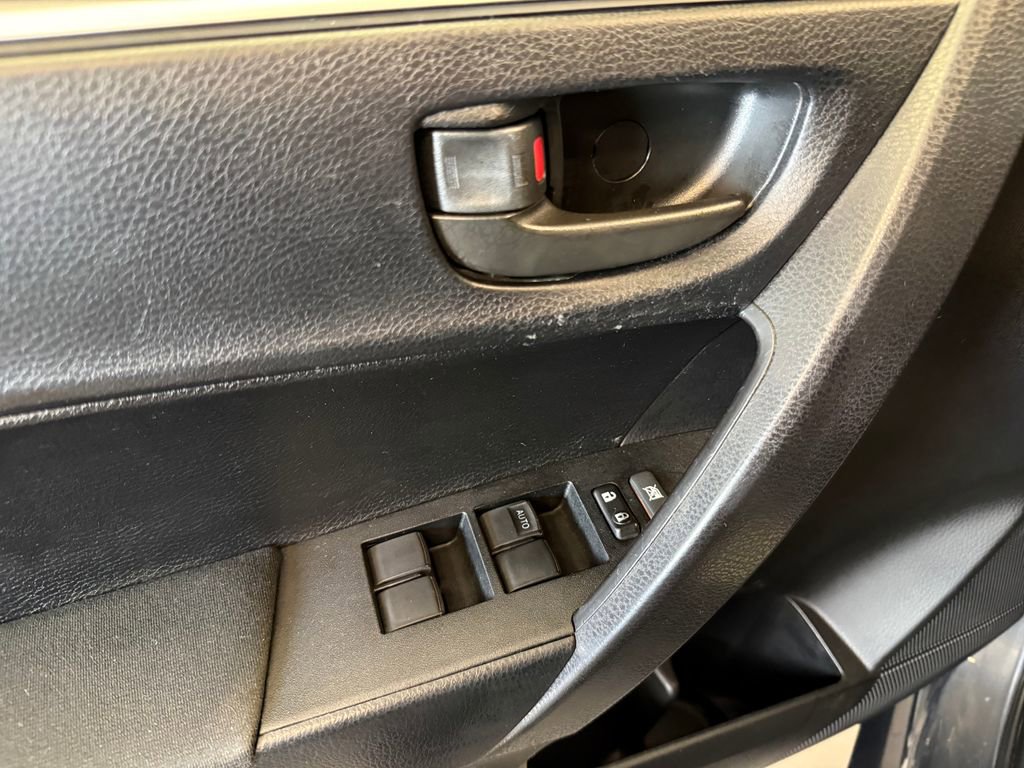 Used 2015 Toyota Corolla L image 16