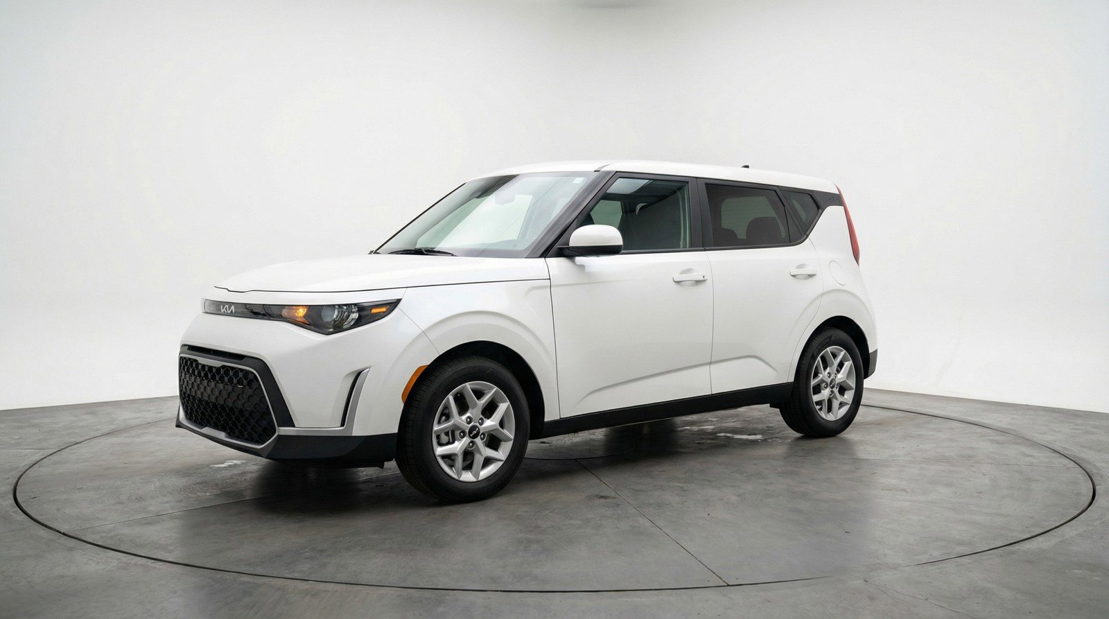 Used 2025 Kia Soul LX w/ LX Technology Package image 3