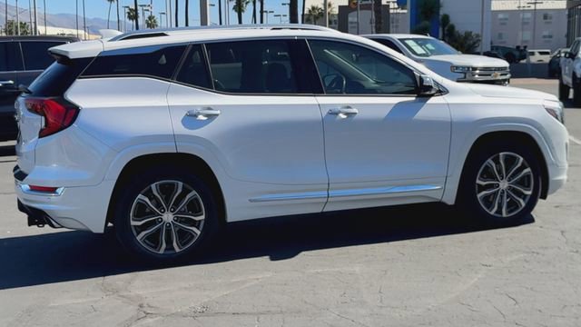 Used 2020 GMC Terrain Denali w/ Denali Premium Package FWD image 2