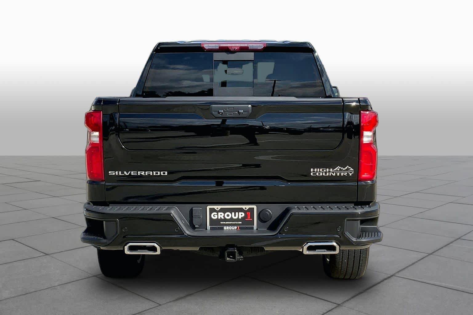 Used 2024 Chevrolet Silverado 1500 High Country w/ High Country Premium Package AWD/4WD image 9