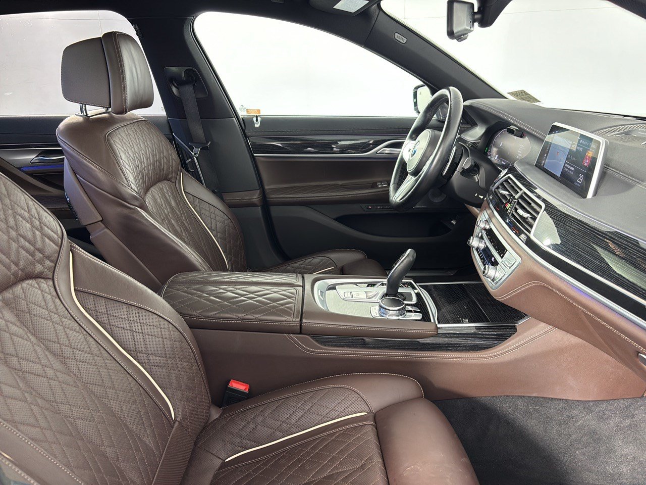 Used 2022 BMW 750i xDrive w/ Luxury Rear Seating Package AWD/4WD image 30