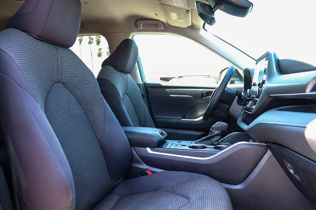 Used 2022 Toyota Highlander LE FWD image 15