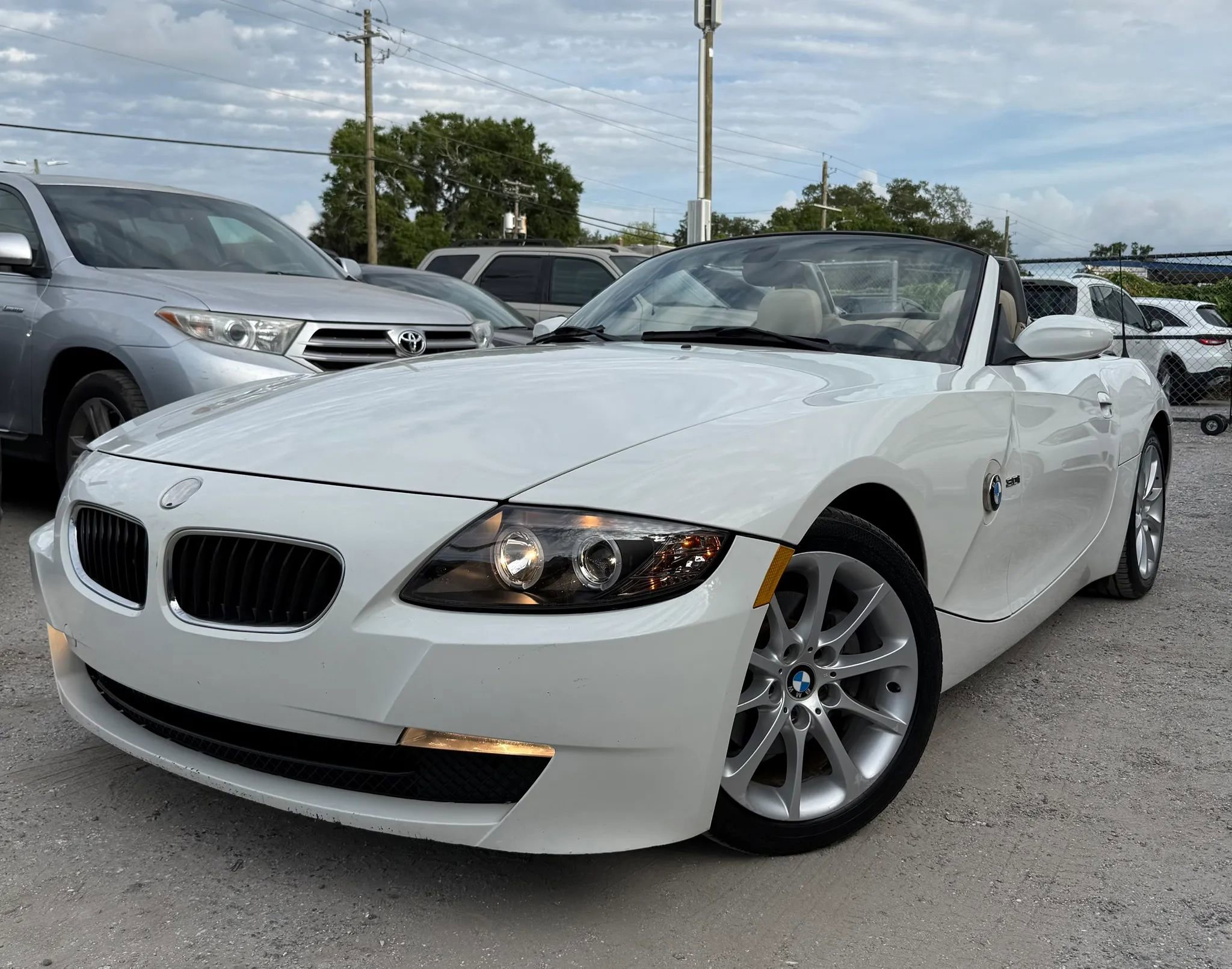 Used 2006 BMW Z4 3.0i RWD image 2