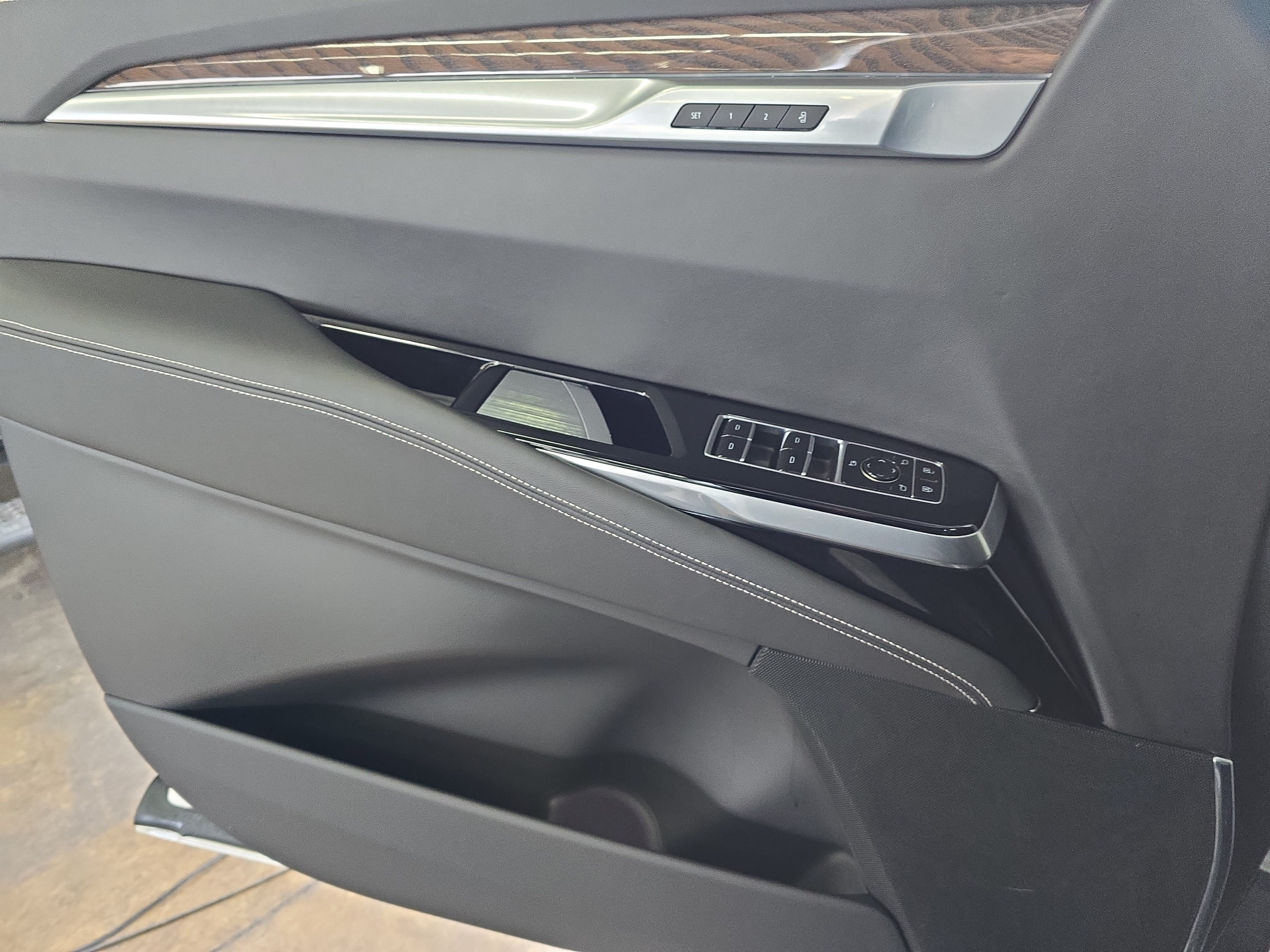 Certified 2025 Cadillac Escalade ESV Sport Platinum AWD/4WD image 25