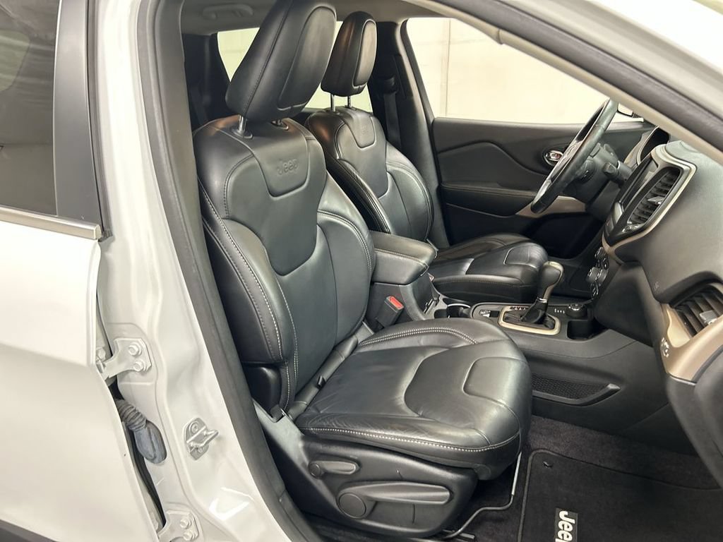 Used 2017 Jeep Cherokee Limited AWD/4WD image 23