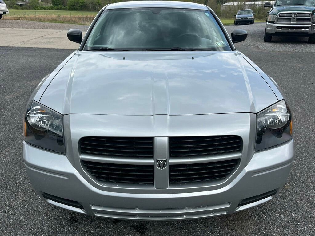 Used 2005 Dodge Magnum SE RWD image 9