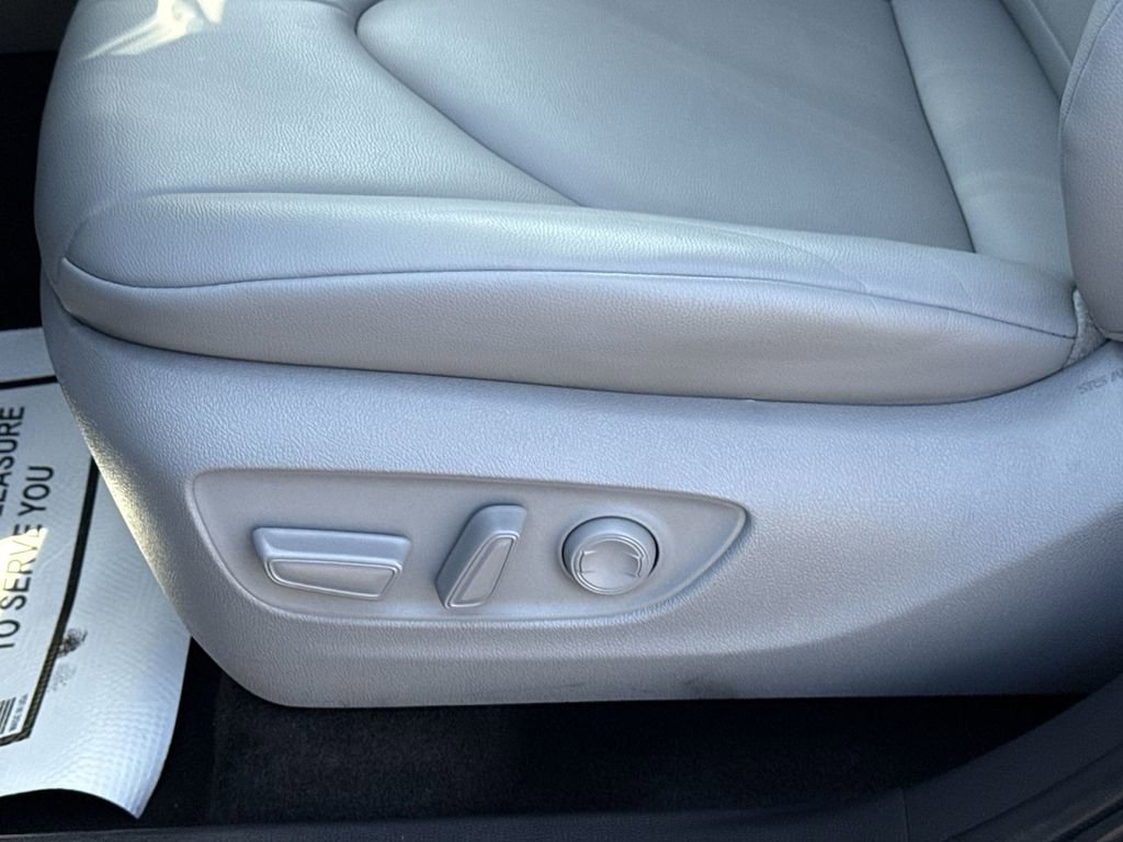 Used 2023 Toyota Highlander XLE AWD/4WD image 14