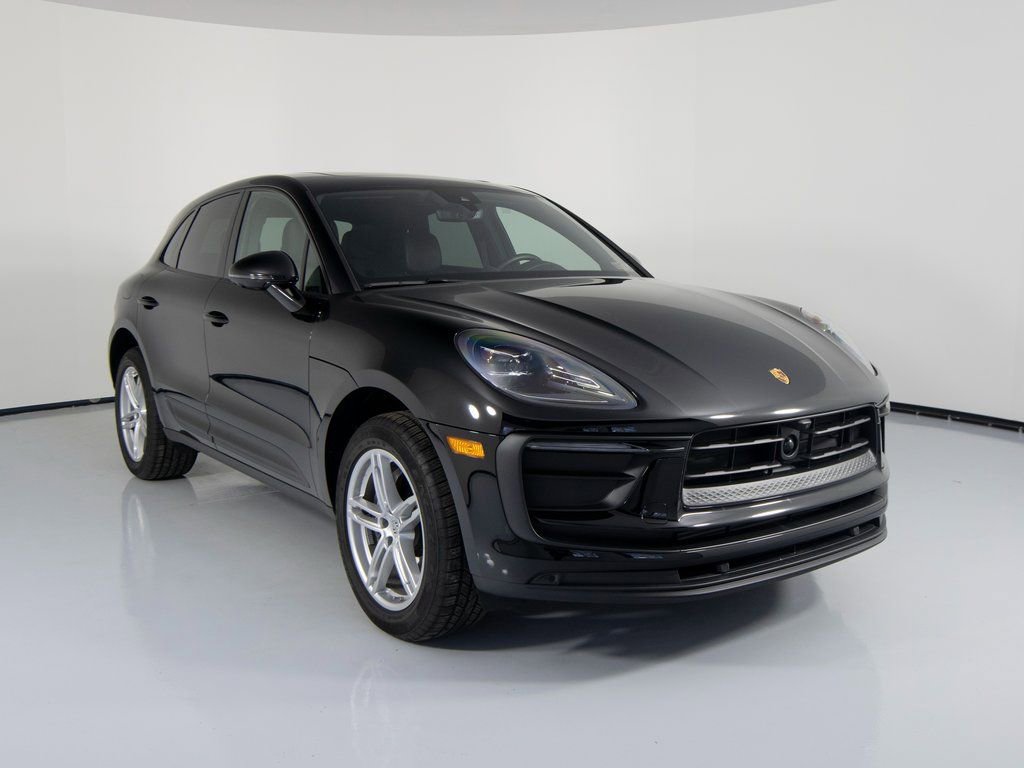 Certified 2025 Porsche Macan image 12
