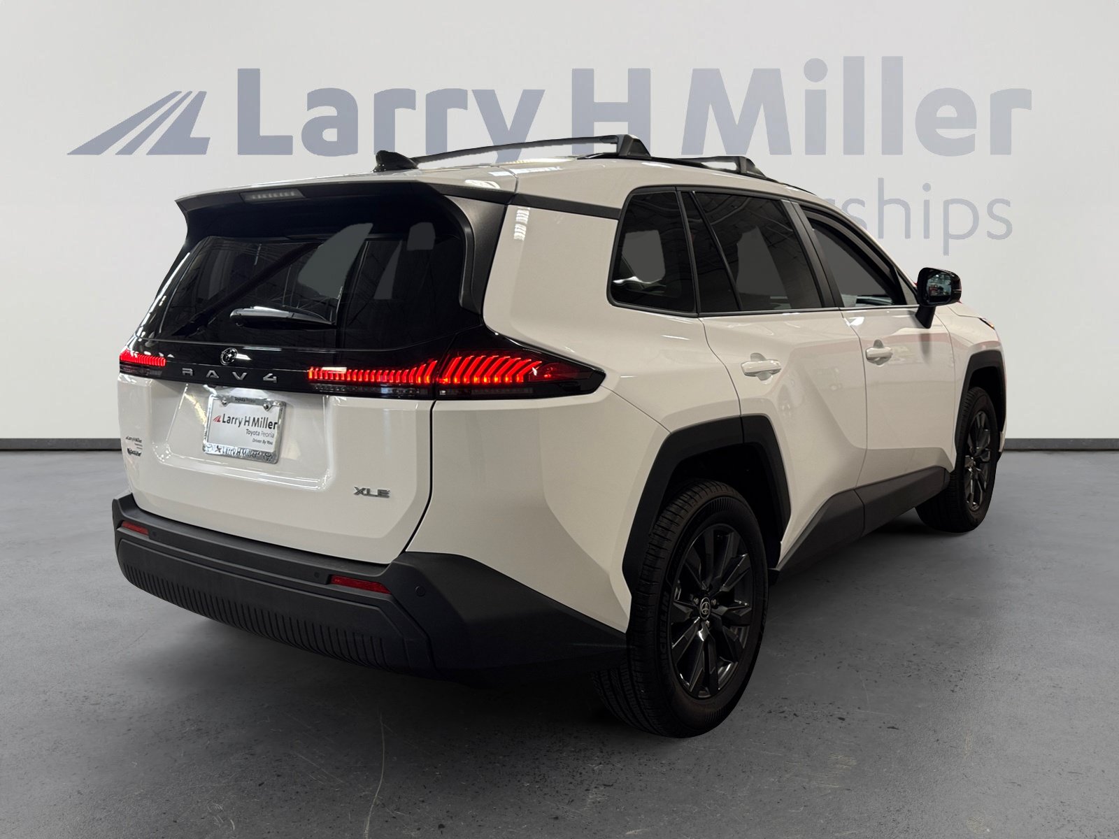 Used 2026 Toyota RAV4 XLE Premium w/ Weather Package FWD image 5